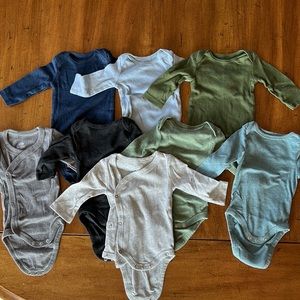 0-3 Month’s Long Sleeve Onesie/Bodysuit bundle of 8/ Carter’s/ Cloud Island
